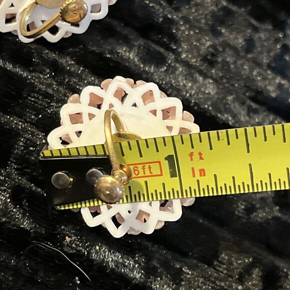 Vintage Pink Acrylic Bushel Of Daisies Austrian Crystals Screw Back Earrings - Picture 8 of 8